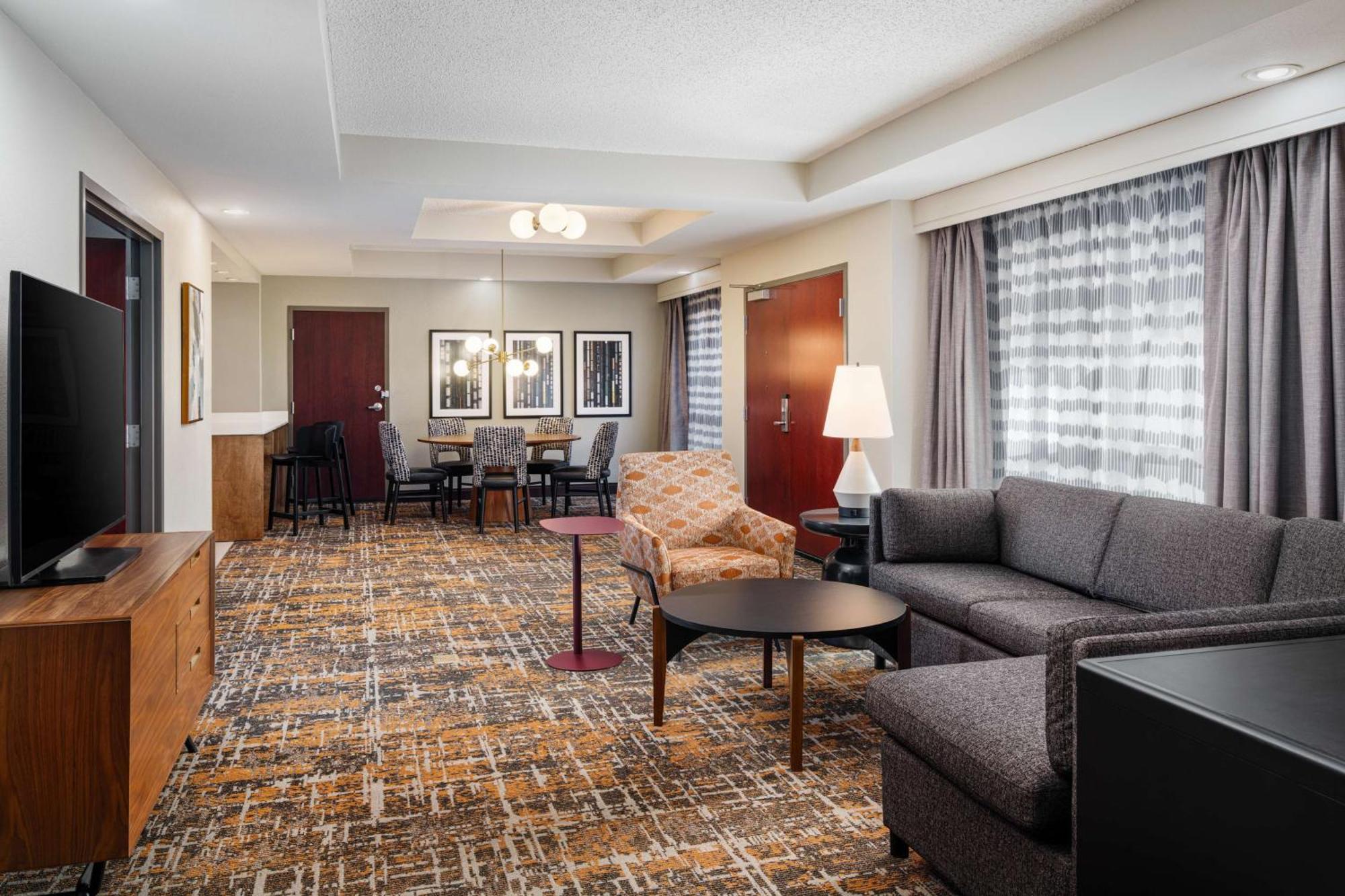 Embassy Suites Хантсвилл Экстерьер фото